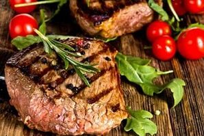 steak with vegetables and vegetables for the keto diet