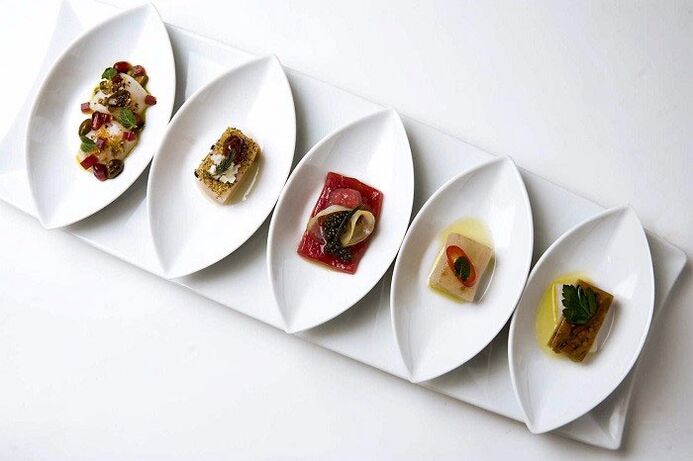 small portions of dishes of the Japanese diet